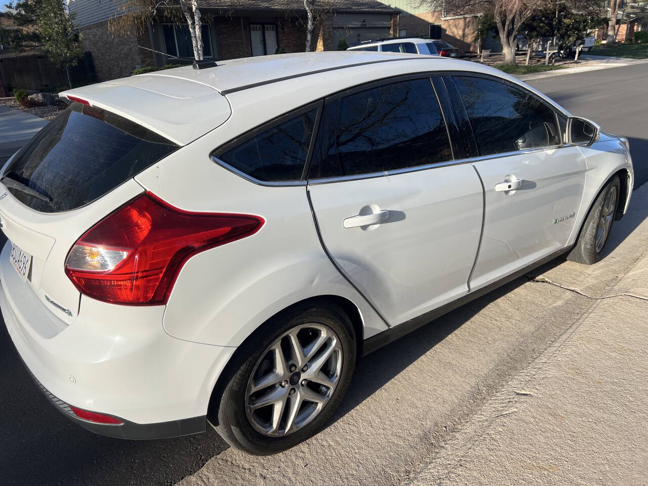 Off white 2013 Ford Focus Electric Electric 4dr Hatchback 1