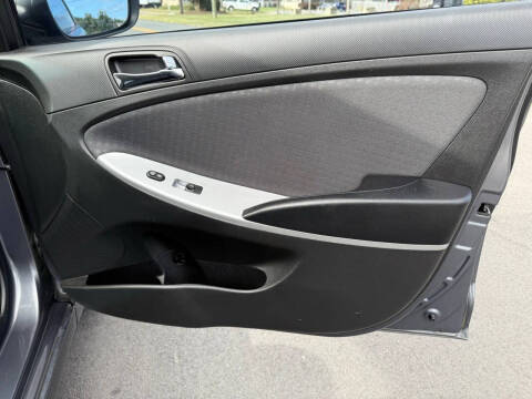 2012 Hyundai Accent SE