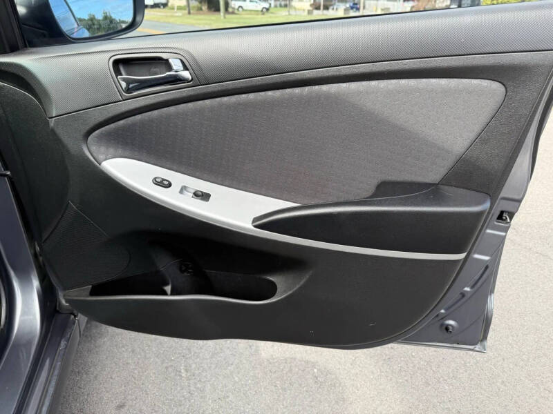 2012 Hyundai Accent SE