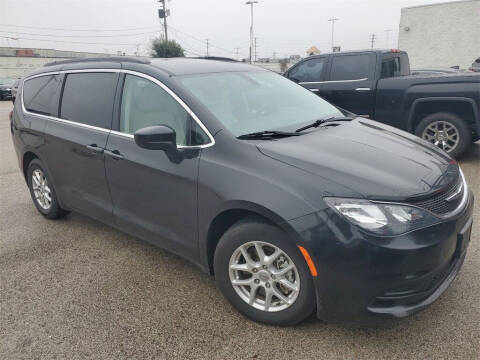 2021 Chrysler Voyager for sale at Betten Baker Preowned Center in Twin Lake MI