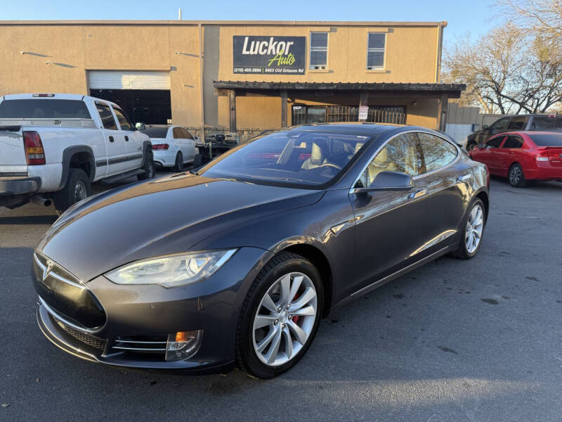 2016 Tesla Model S Performance's photo