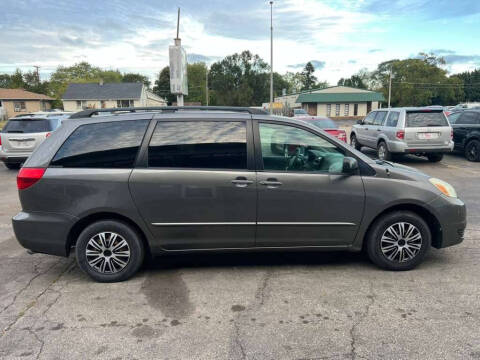 2004 Toyota Sienna LE 7 Passenger