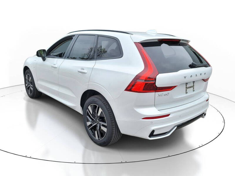 2026 Volvo XC60 T8 Core