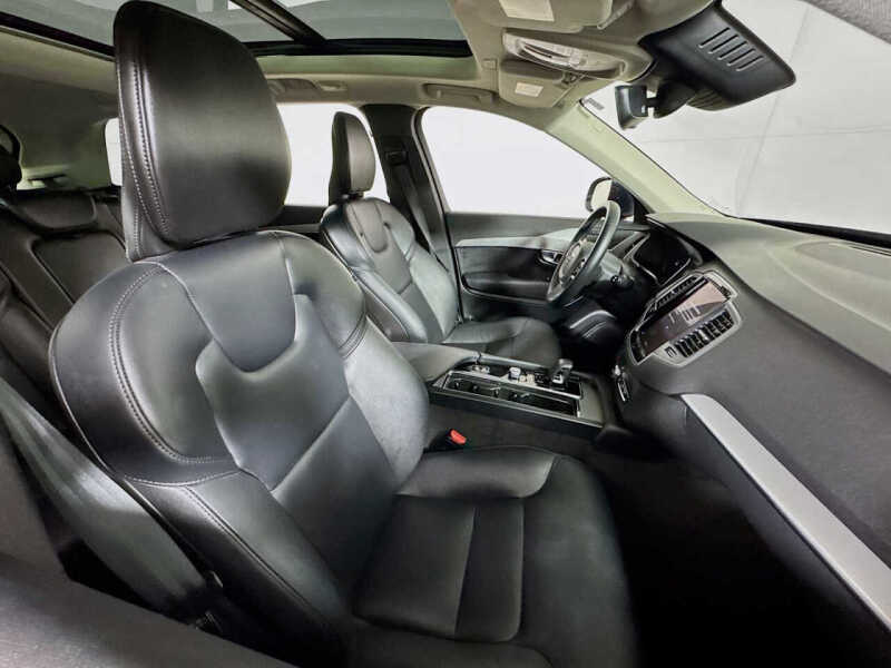 2025 Volvo XC90 B5 Core Bright Theme