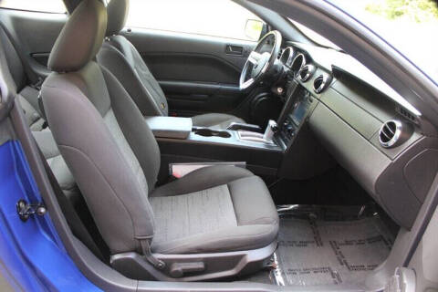 2005 Ford Mustang V6 Deluxe