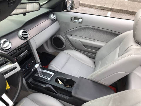 2007 Ford Mustang V6 Deluxe