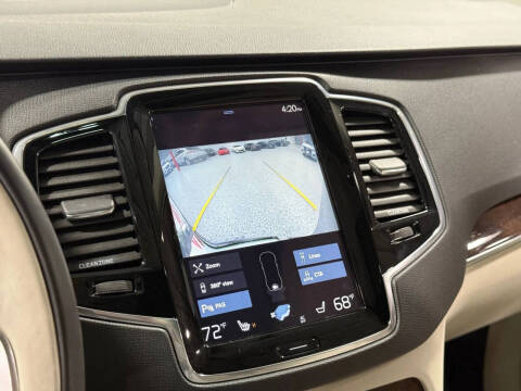 2016 Volvo XC90 T6 Momentum