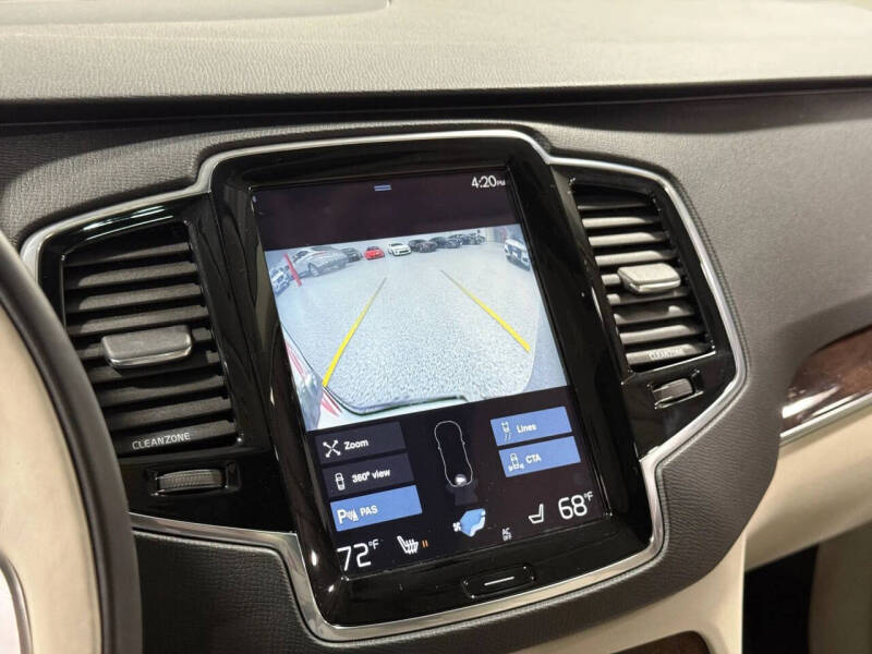 2016 Volvo XC90 T6 Momentum