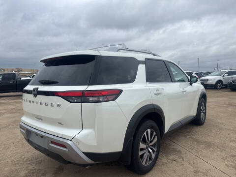 2024 Nissan Pathfinder SL