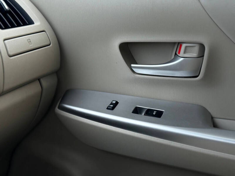 2013 Toyota Prius v Five