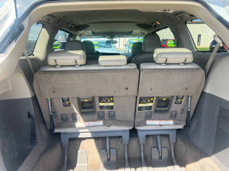 2017 Toyota Sienna XLE 8-Passenger