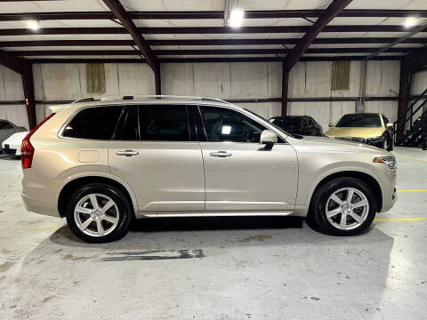 2016 Volvo XC90 T8 eAWD Momentum
