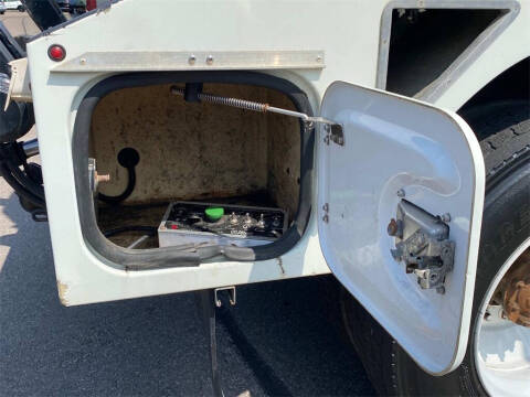 2015 Freightliner 108 SD