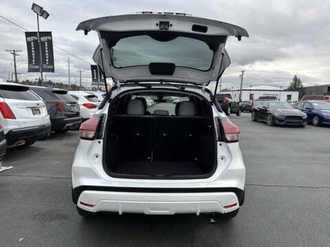 2023 Nissan Kicks SR