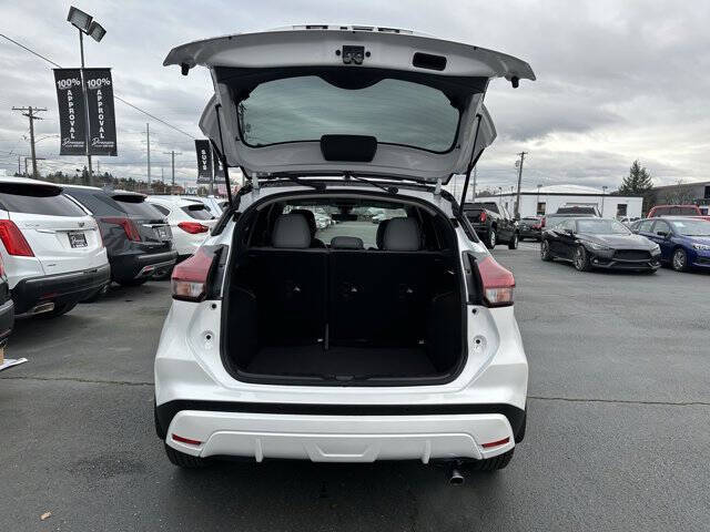 2023 Nissan Kicks SR