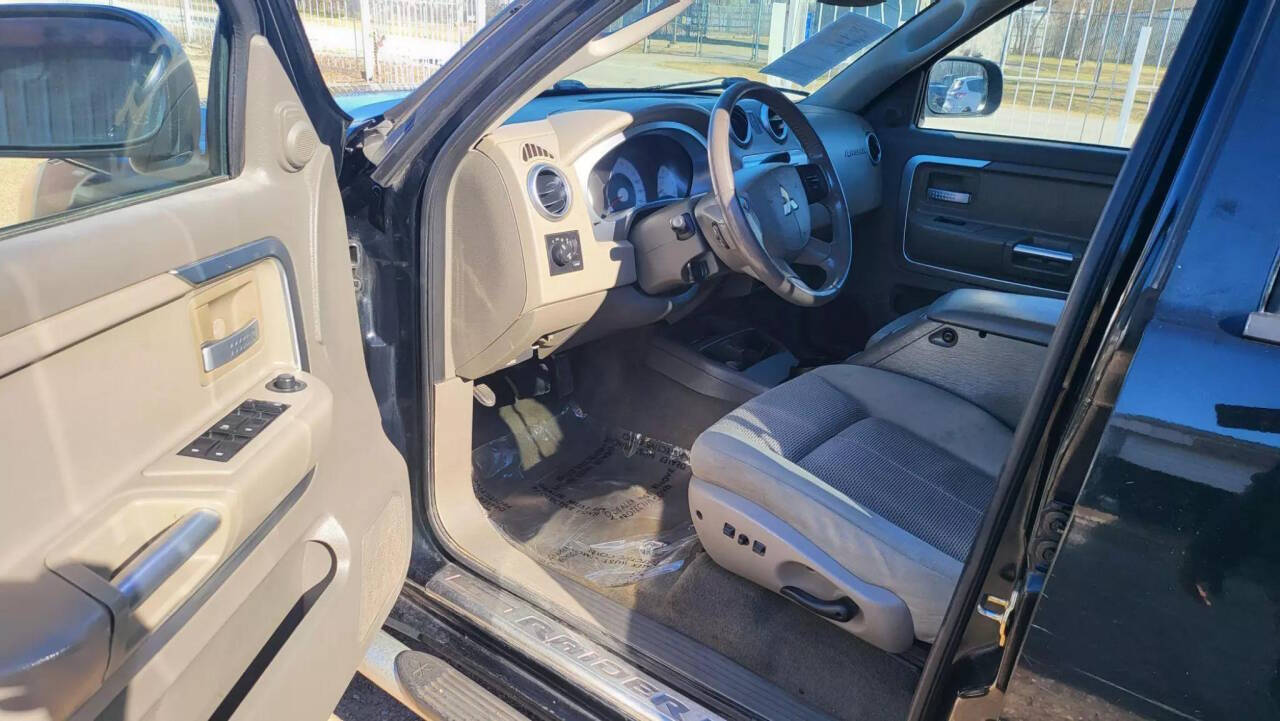 2006 Mitsubishi Raider for sale at AUTHE VENTURES AUTO in Red Oak, TX