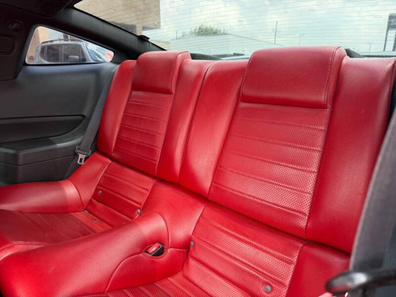 2005 Ford Mustang GT Deluxe