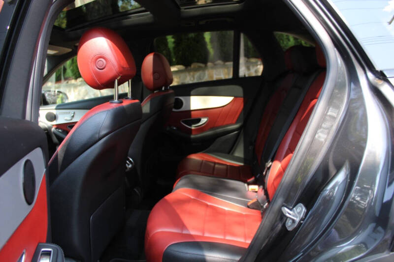 2021 Mercedes-Benz GLC GLC300's photo