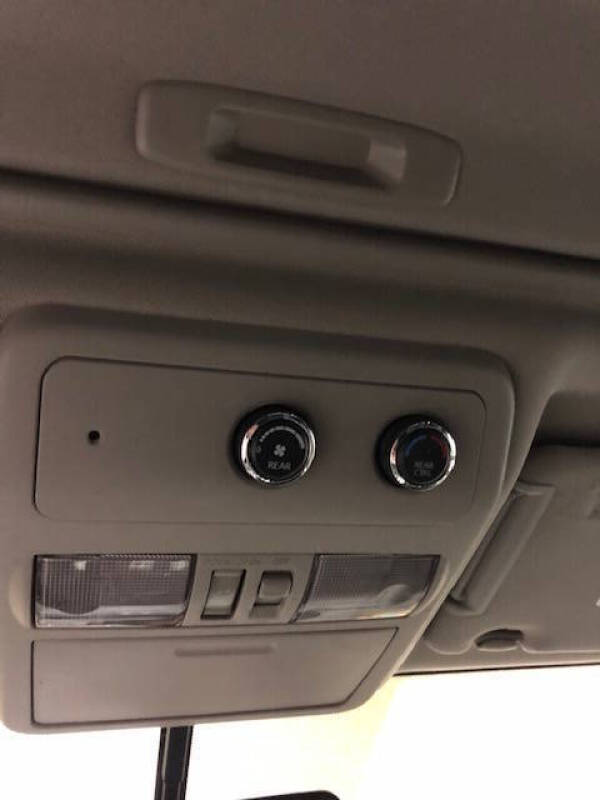 2011 Nissan Pathfinder LE