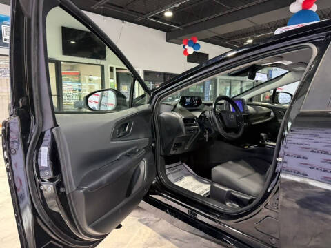 2025 Toyota Prius LE