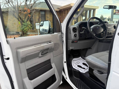 2011 Ford E-Series E-350 SD XLT