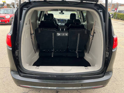 2017 Chrysler Pacifica Touring-L