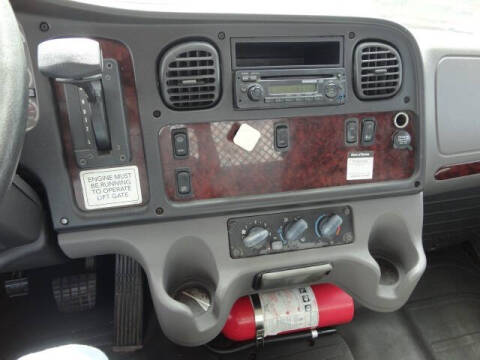 2013 Freightliner M2 106