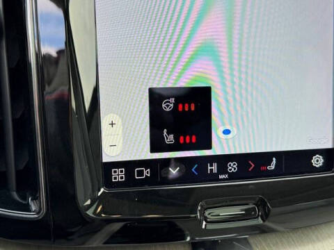 2023 Volvo XC60 B5 Plus Dark Theme