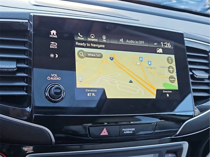 2022 Honda Pilot Touring w/Rear Captain's Chairs