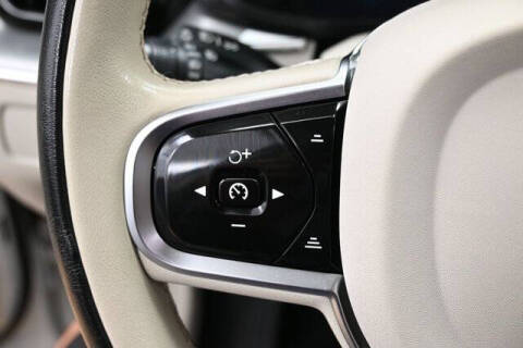 2024 Volvo XC60 B5 Core Dark Theme