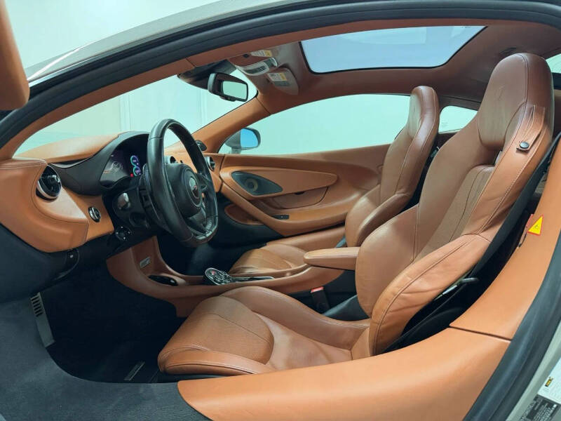 2017 McLaren 570GT