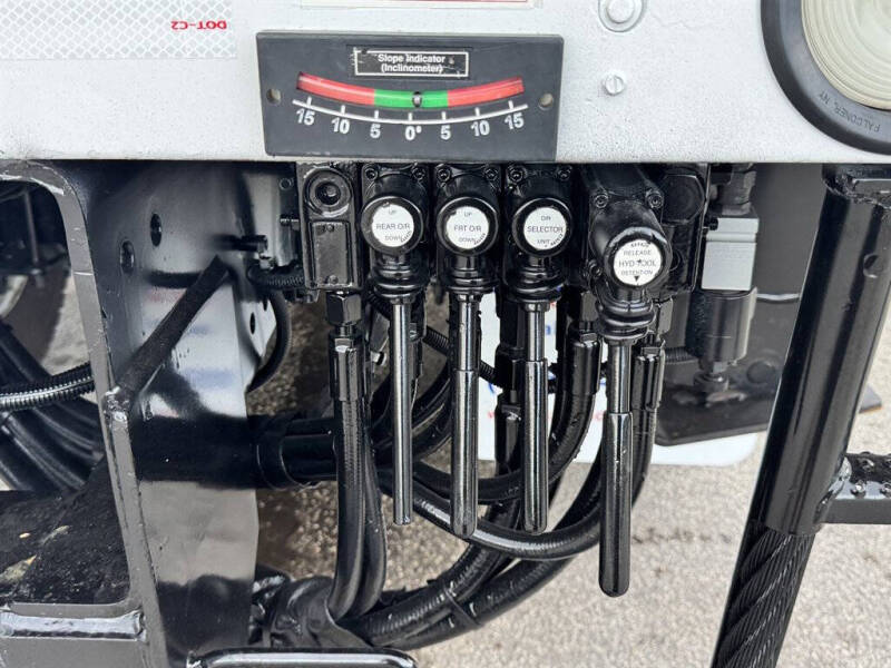 2017 Freightliner M2 106