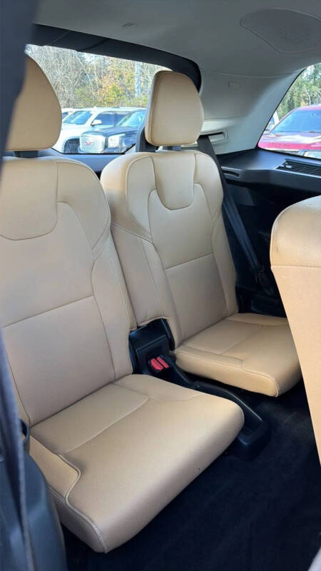 2016 Volvo XC90 T6 Momentum