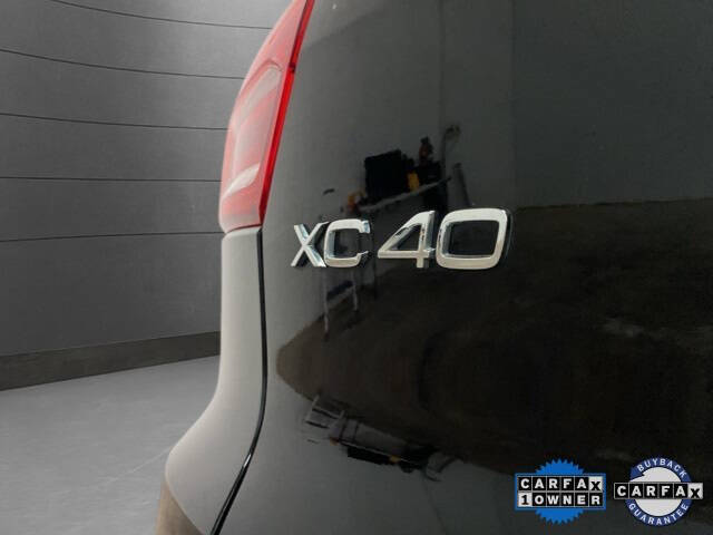 2025 Volvo XC40 B5 Plus Bright Theme
