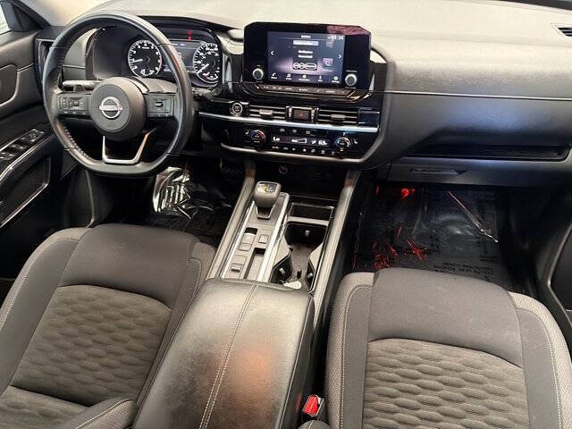 2022 Nissan Pathfinder SV