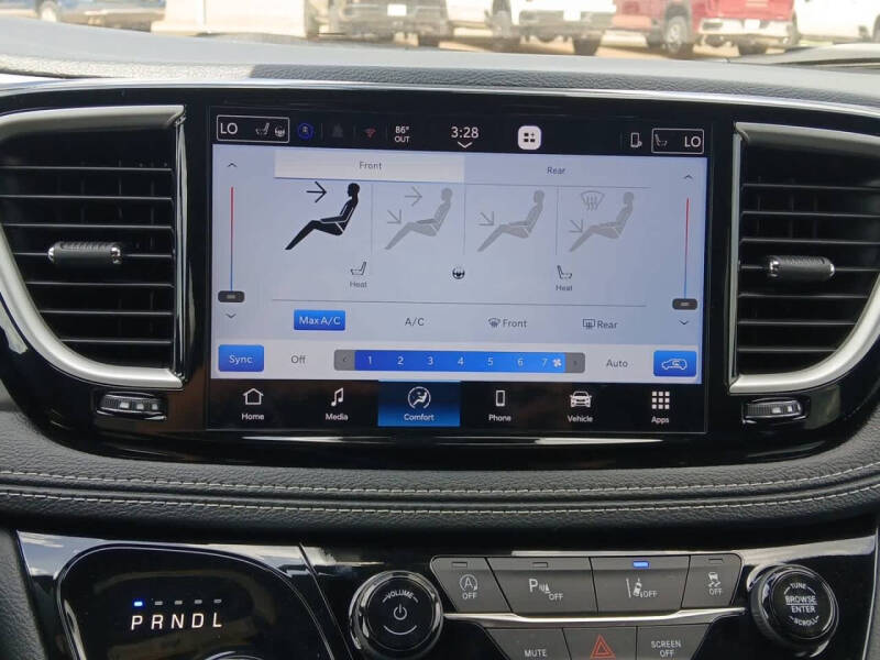 2026 Chrysler Pacifica Select