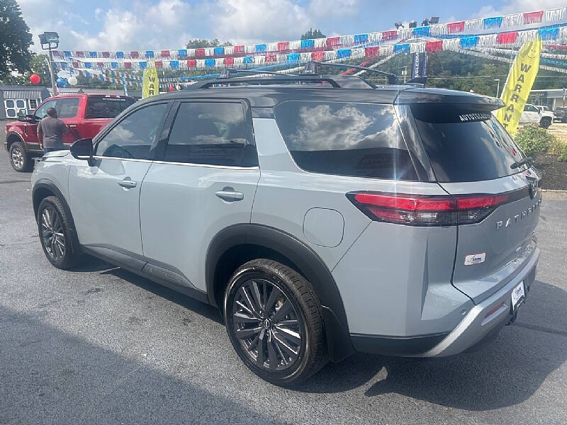 2023 Nissan Pathfinder SL