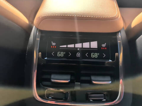 2025 Volvo XC60 B5 Ultra Dark Theme