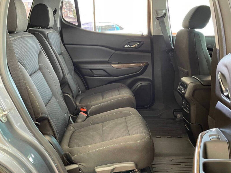 2022 GMC Acadia SLE