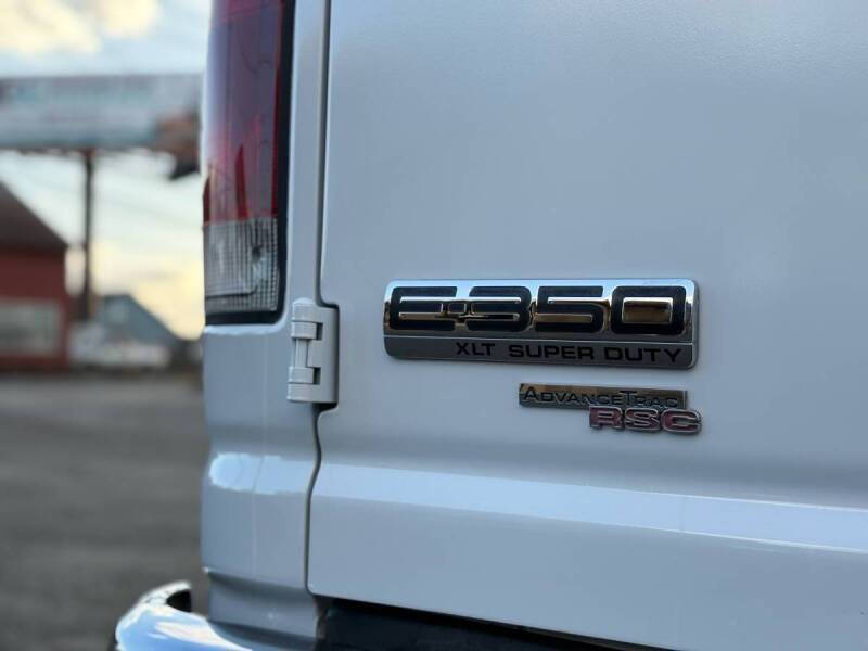 2006 Ford E-Series E-350 SD XLT