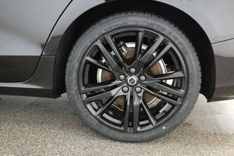 2022 Volvo S60 Recharge T8 R-Design Black Edition