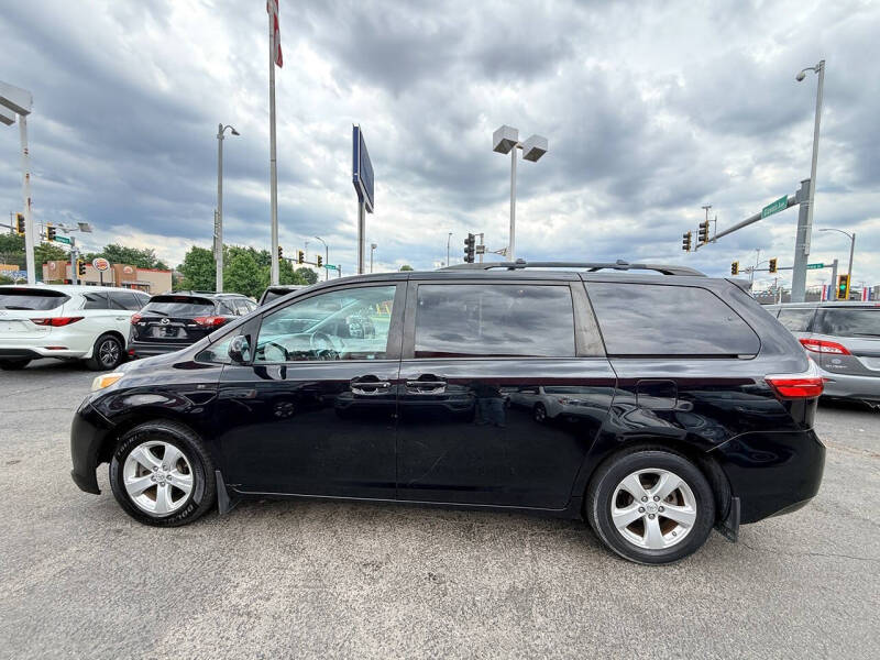 2016 Toyota Sienna LE 8-Passenger