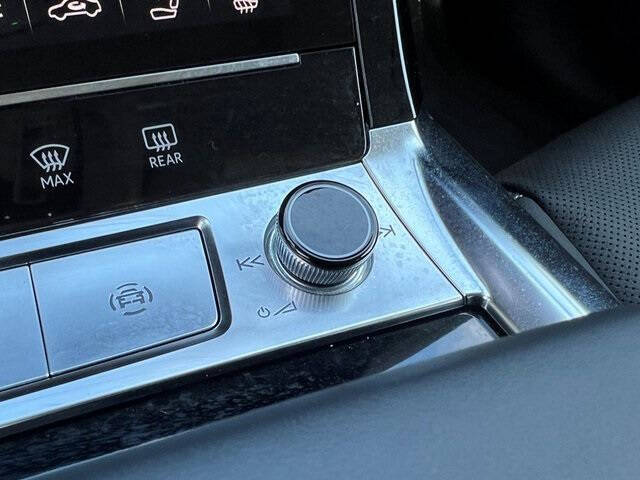 2024 Audi Q8 e-tron quattro Premium Plus