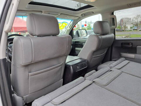 2016 Toyota Sequoia SR5