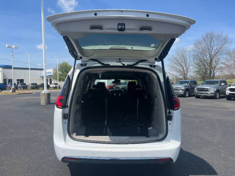 2024 Chrysler Pacifica Touring L