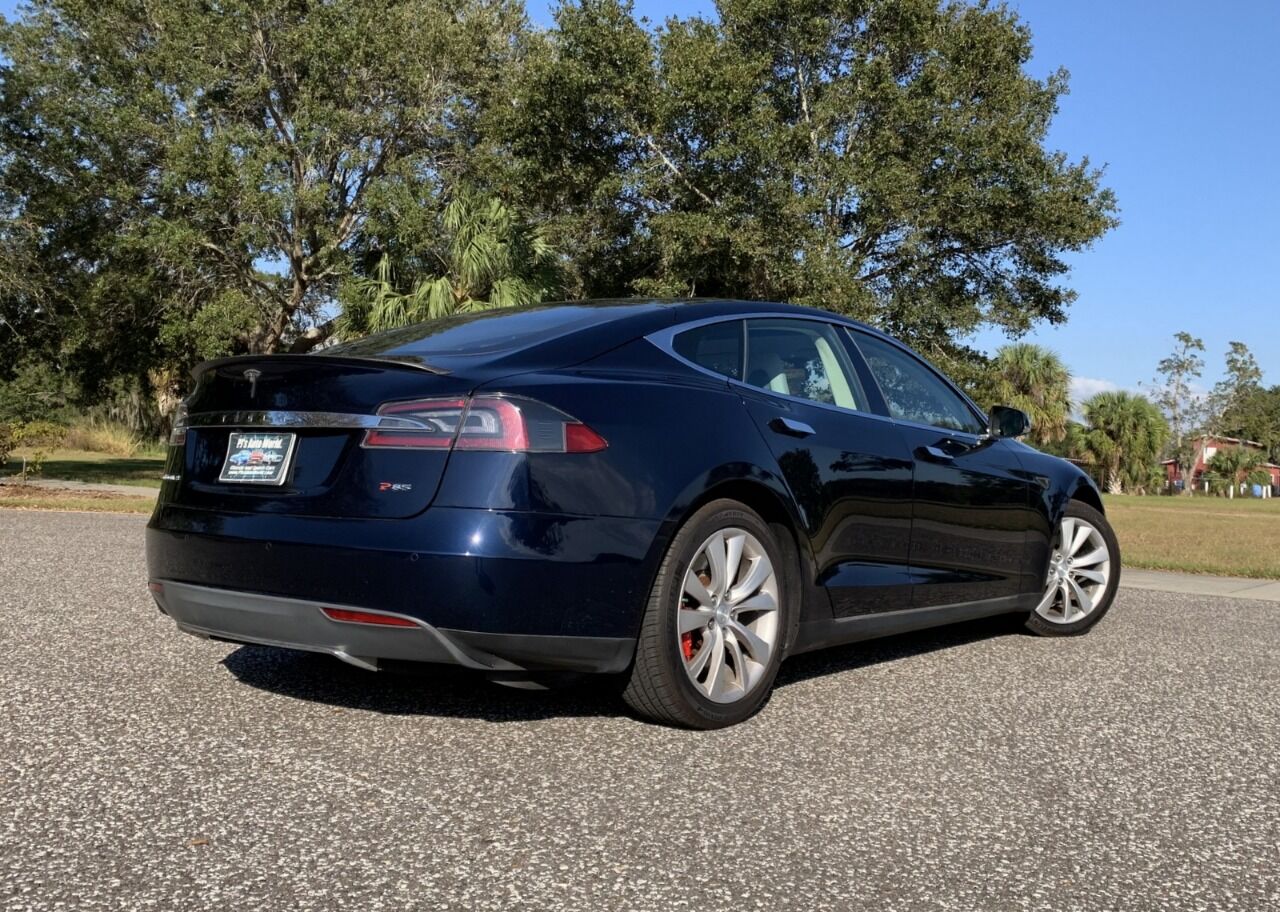 2014 Tesla Model S 25