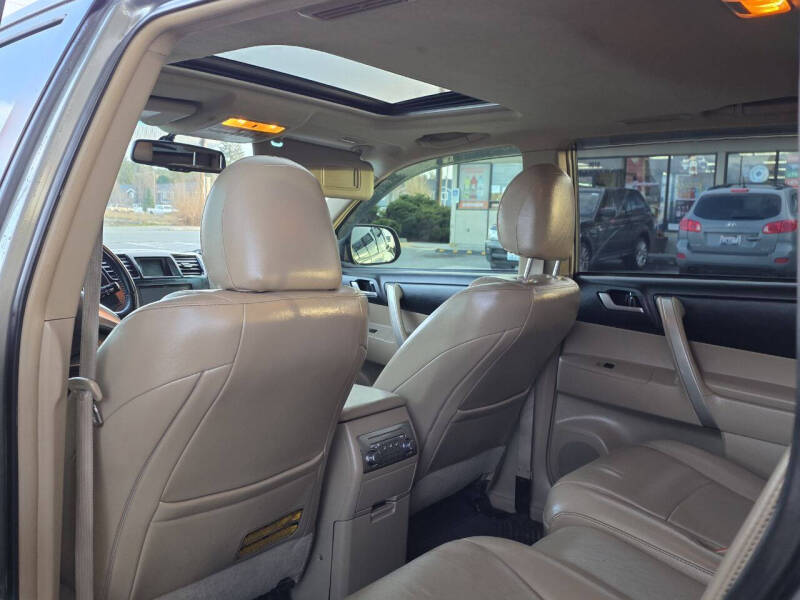 2011 Toyota Highlander SE