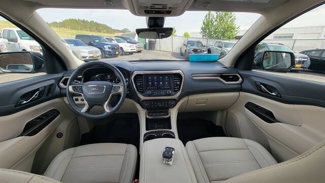 2023 GMC Acadia Denali
