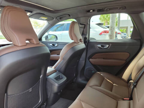 2024 Volvo XC60 B5 Plus Dark Theme