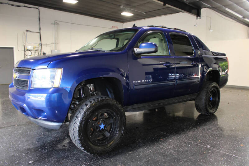 2013 Chevrolet Avalanche LS Black Diamond